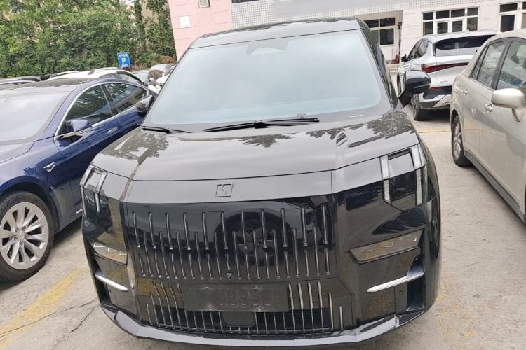 Used Zeekr 009 2022 WE Edition Front