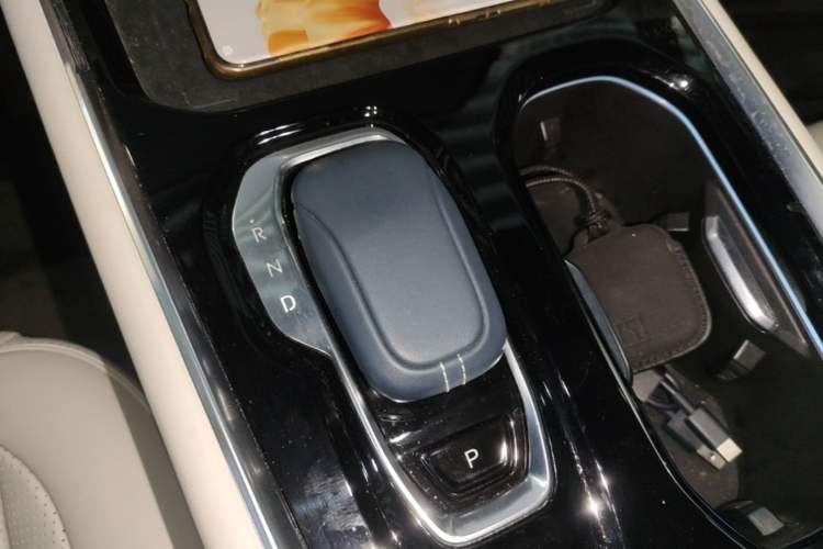 Used Zeekr 009 2022 WE Edition Gear Lever