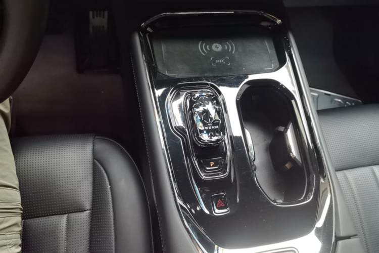 Used Zeekr 009 2022 WE Edition Gear Lever
