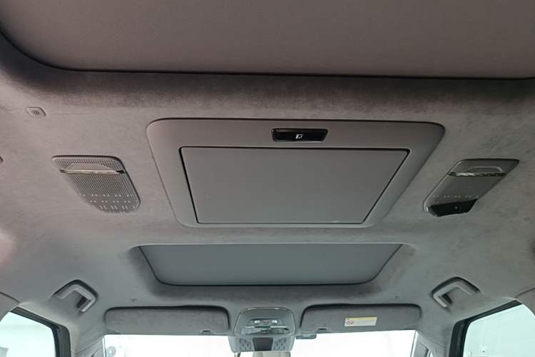 Used Zeekr 009 2022 WE Edition Headliner