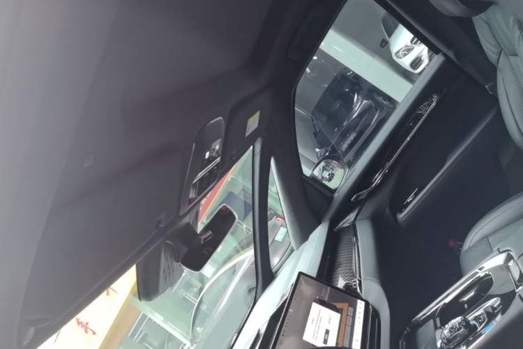 Used Zeekr 009 2022 WE Edition Headliner