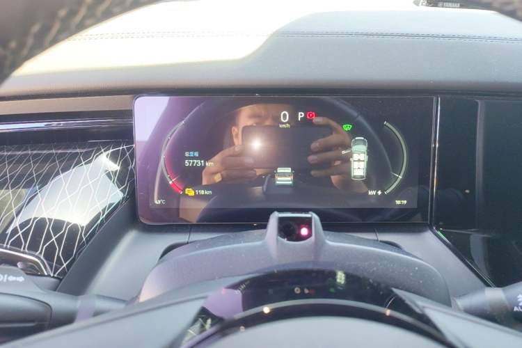 Used Zeekr 009 2022 WE Edition Instrument Cluster