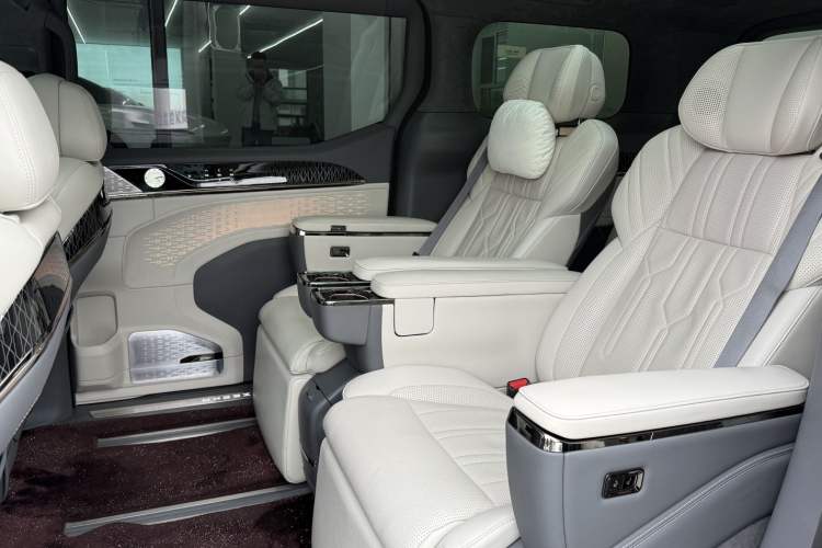 Used Zeekr 009 2022 ME Edition Interior 1