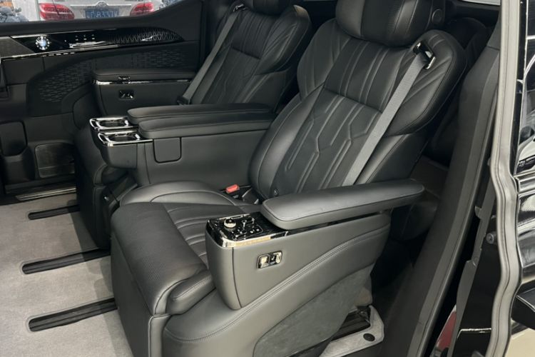 Used Zeekr 009 2022 WE Edition Interior 1
