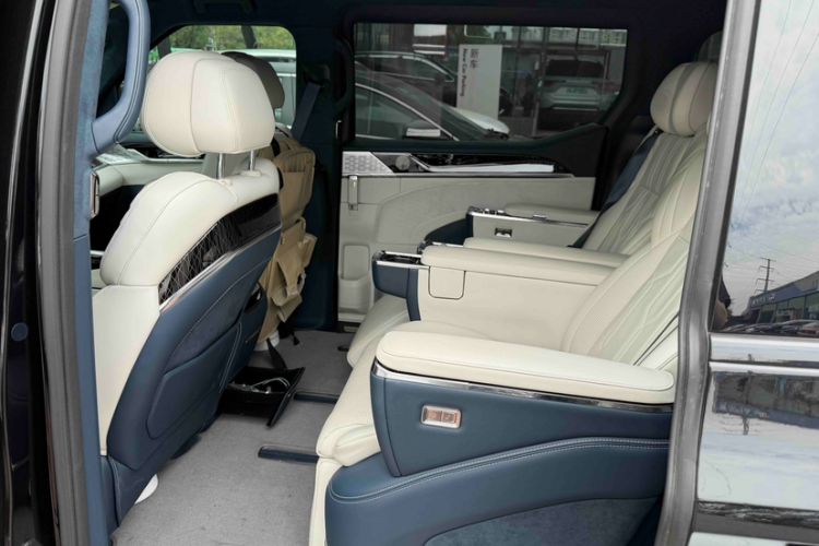 Used Zeekr 009 2022 WE Edition Interior 2