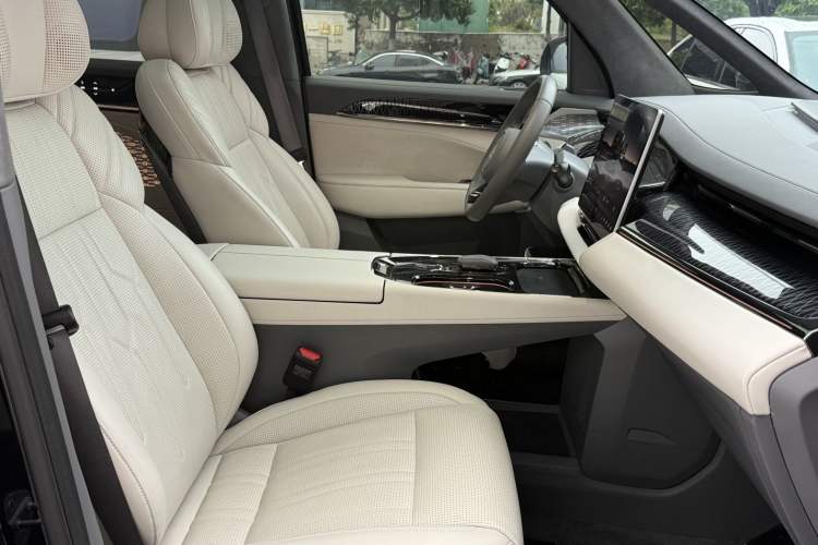 Used Zeekr 009 2022 ME Edition Interior 3