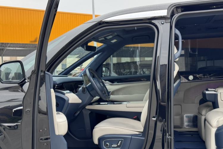 Used Zeekr 009 2022 ME Edition Interior 3