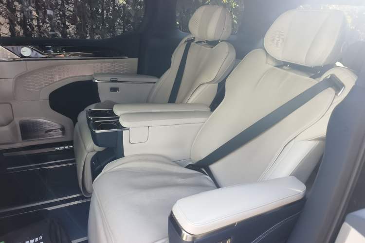 Used Zeekr 009 2022 WE Edition Interior 4