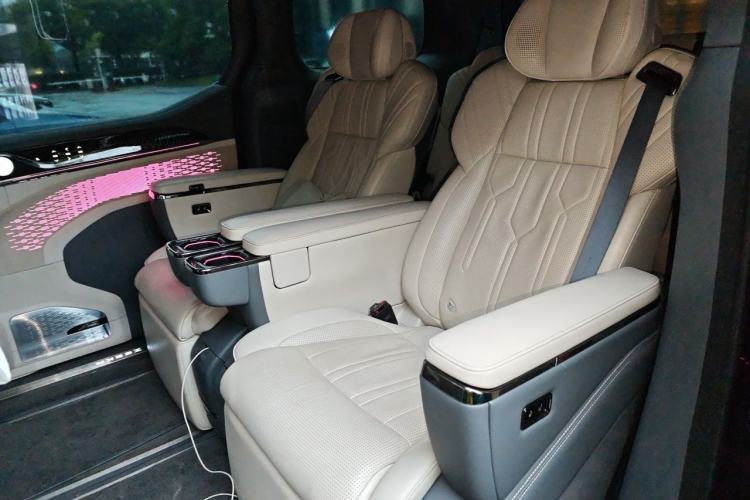 Used Zeekr 009 2022 WE Edition Interior 4
