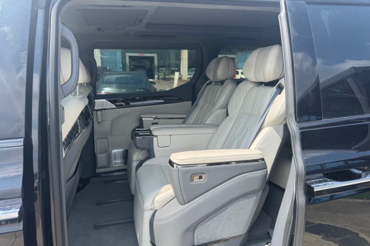 Used Zeekr 009 2022 WE Edition Interior 4