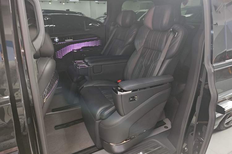 Used Zeekr 009 2022 WE Edition Interior 4
