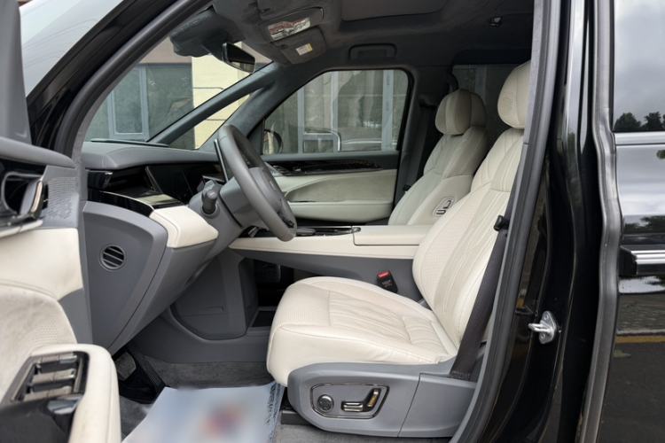 Used Zeekr 009 2022 WE Edition Interior 5