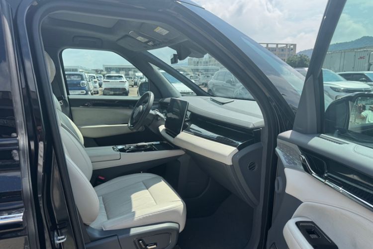 Used Zeekr 009 2022 WE Edition Interior 7