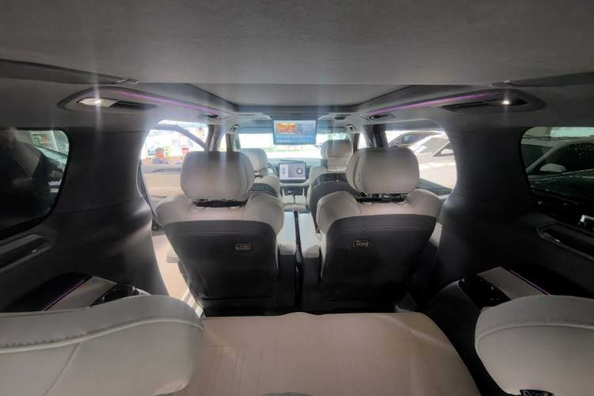 Used Zeekr 009 2022 WE Edition Interior 8