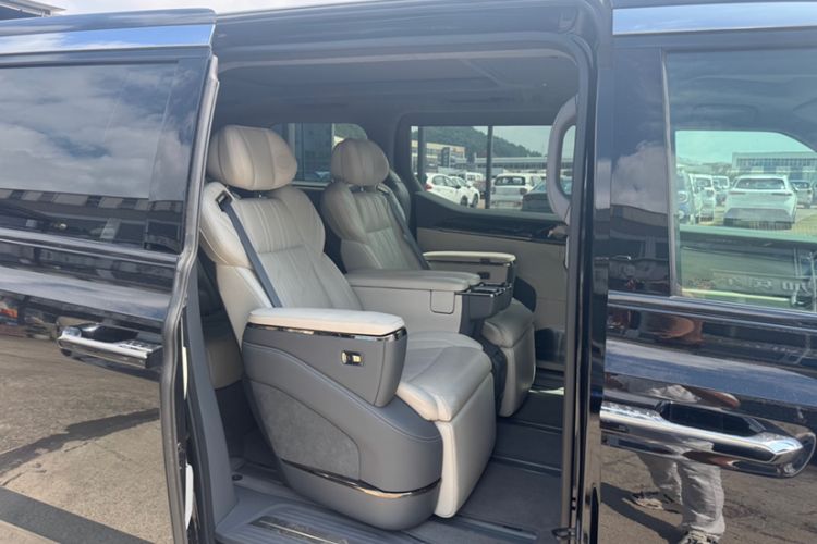 Used Zeekr 009 2022 WE Edition Interior 8
