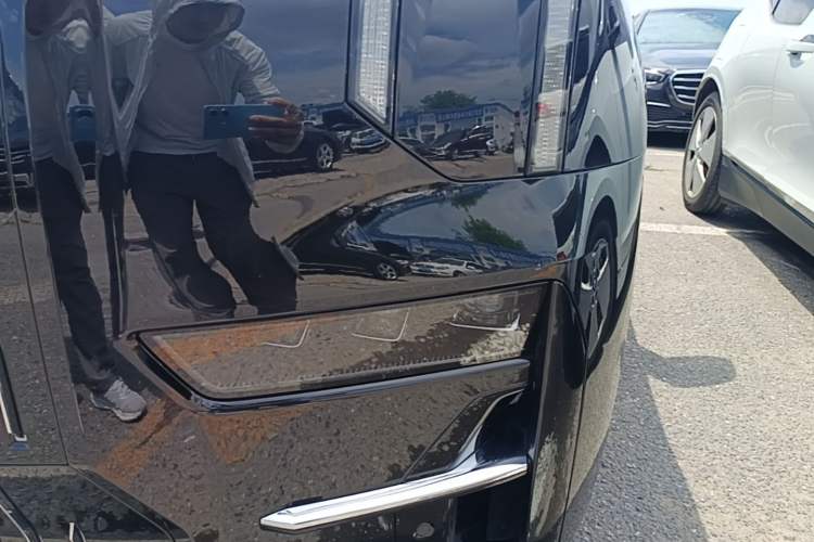 Used Zeekr 009 2022 WE Edition Left Front Headlight