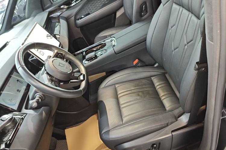 Used Zeekr 009 2022 Revised WE Version Left Front Seat