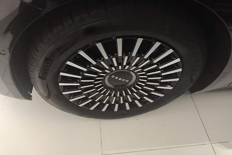 Used Zeekr 009 2022 Revised Model ME Edition Left Front Wheel Hub
