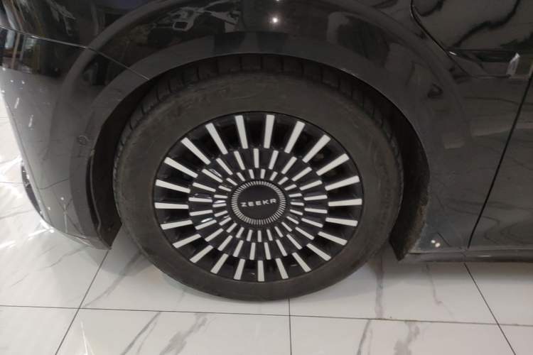Used Zeekr 009 2022 WE Edition Left Front Wheel Hub
