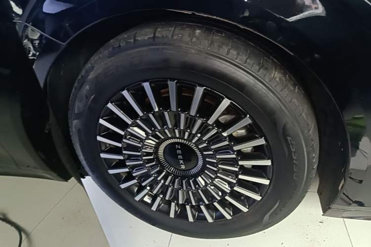 Used Zeekr 009 2022 WE Edition Left Front Wheel Hub