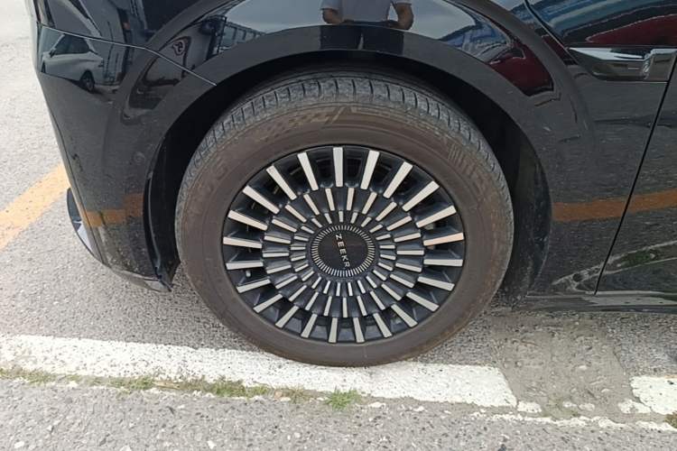 Used Zeekr 009 2022 WE Edition Left Front Wheel Hub