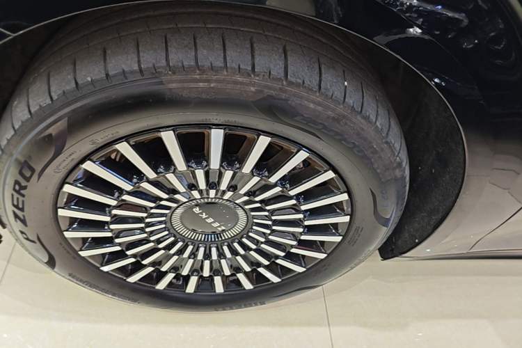 Used Zeekr 009 2022 WE Edition Left Front Wheel Hub