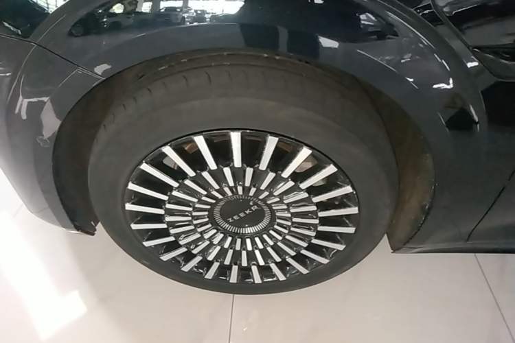 Used Zeekr 009 2022 Revised WE Version Left Front Wheel Hub
