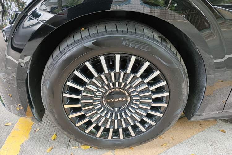 Used Zeekr 009 2022 WE Edition Left Front Wheel Hub