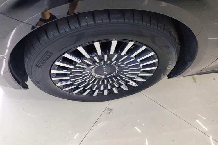 Used Zeekr 009 2022 WE Edition Left Front Wheel Hub