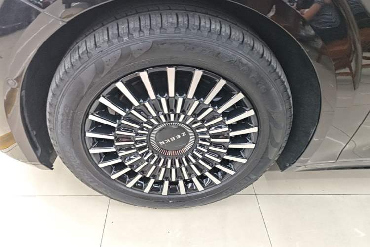 Used Zeekr 009 2022 WE Edition Left Front Wheel Hub