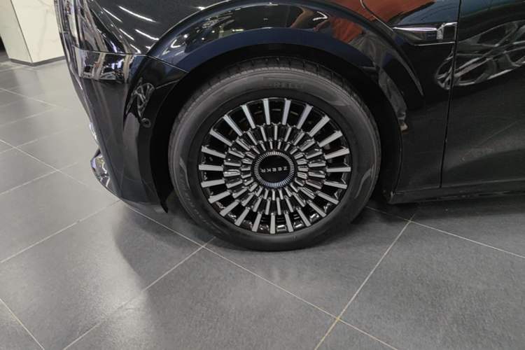 Used Zeekr 009 2022 WE Edition Left Front Wheel Hub