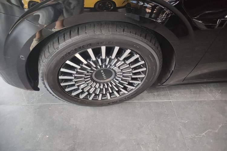 Used Zeekr 009 2022 WE Edition Left Front Wheel Hub