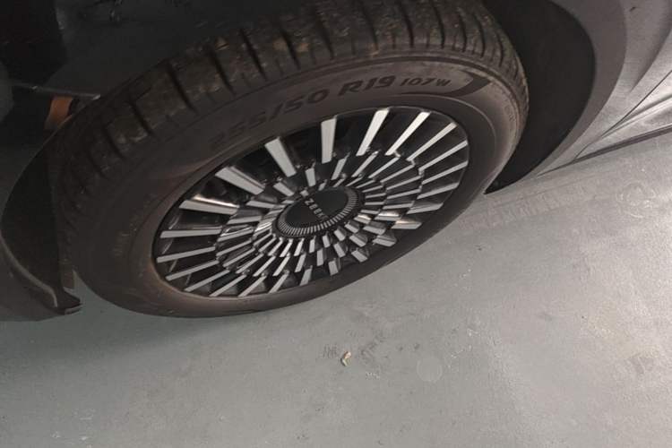 Used Zeekr 009 2022 WE Edition Left Front Wheel Hub