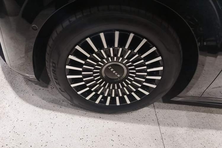Used Zeekr 009 2022 WE Edition Left Front Wheel Hub
