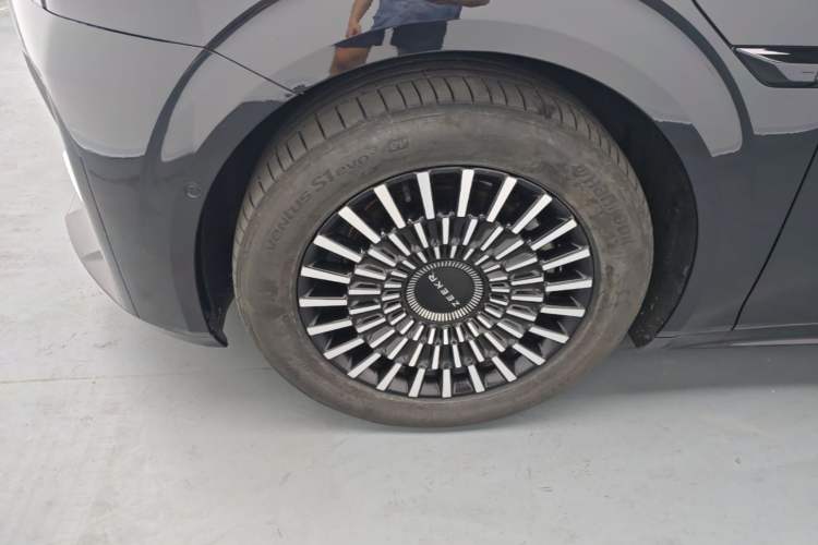 Used Zeekr 009 2022 WE Edition Left Front Wheel Hub