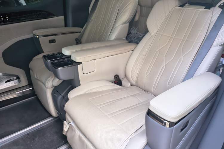 Used Zeekr 009 2022 WE Edition Left Rear Seat