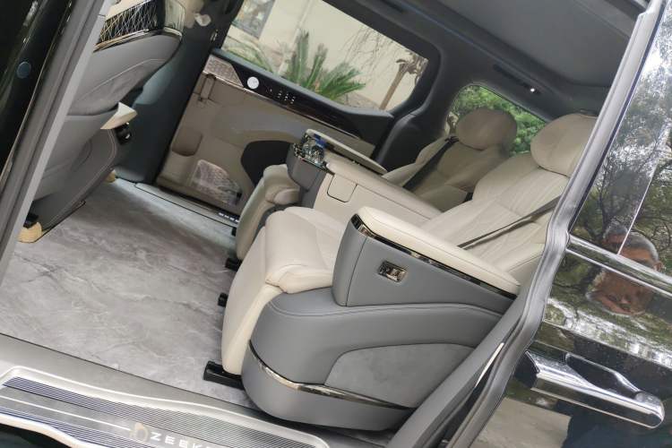 Used Zeekr 009 2022 WE Edition Left Rear Seat