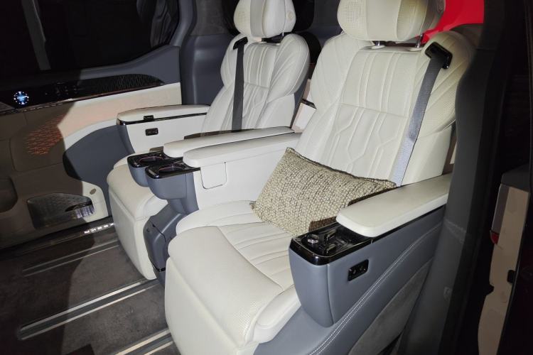 Used Zeekr 009 2022 WE Edition Left Rear Seat
