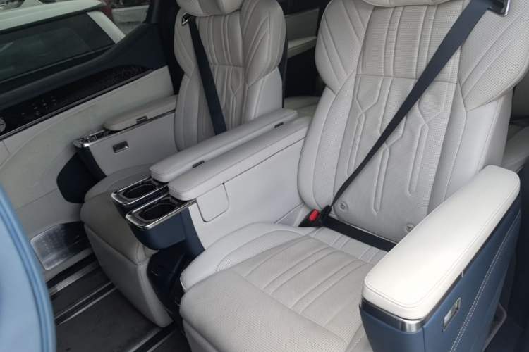 Used Zeekr 009 2022 WE Edition Left Rear Seat