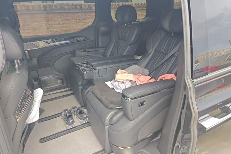 Used Zeekr 009 2022 WE Edition Left Rear Seat