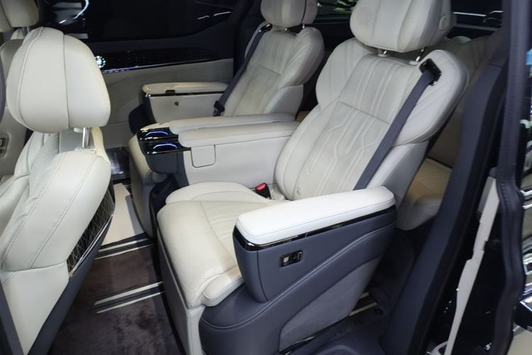 Used Zeekr 009 2022 WE Edition Left Rear Seat