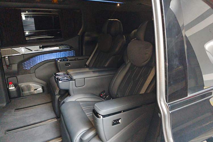 Used Zeekr 009 2022 WE Edition Left Rear Seat