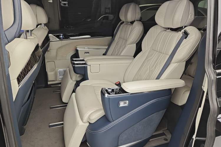 Used Zeekr 009 2022 WE Edition Left Rear Seat