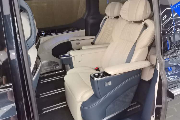 Used Zeekr 009 2022 WE Edition Left Rear Seat