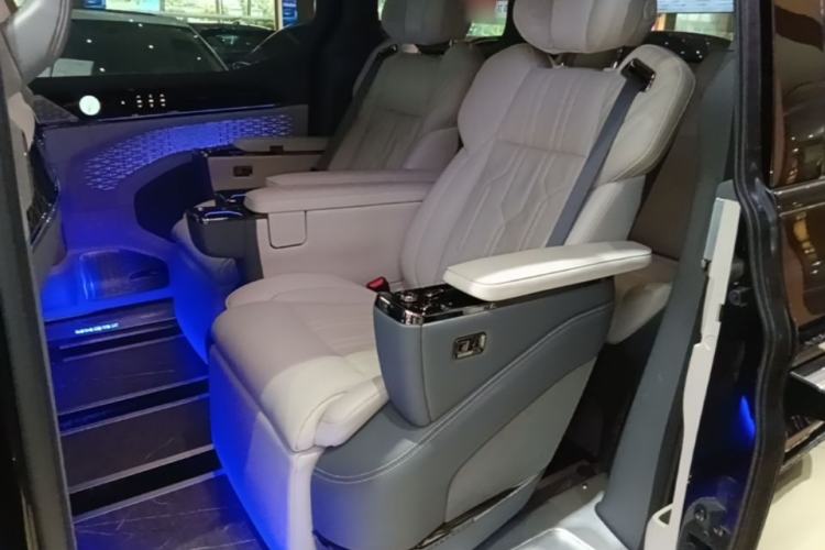 Used Zeekr 009 2022 WE Edition Left Rear Seat
