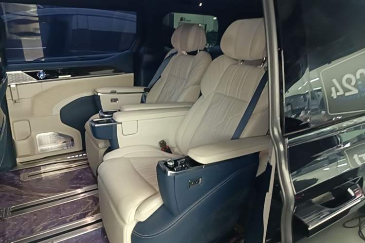 Used Zeekr 009 2022 WE Edition Left Rear Seat