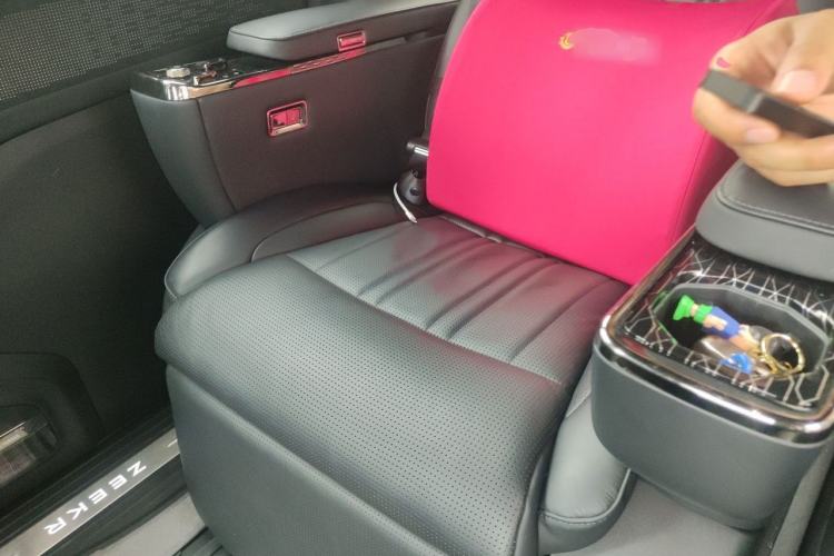 Used Zeekr 009 2022 WE Edition Left Rear Seat