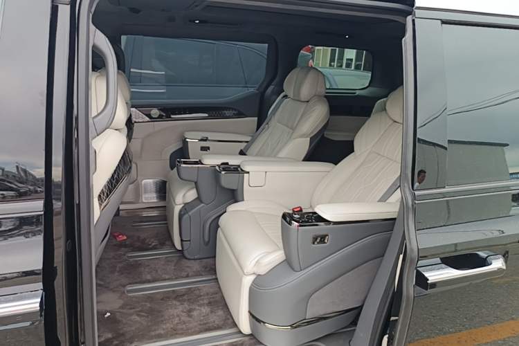 Used Zeekr 009 2022 WE Edition Left Rear Seat