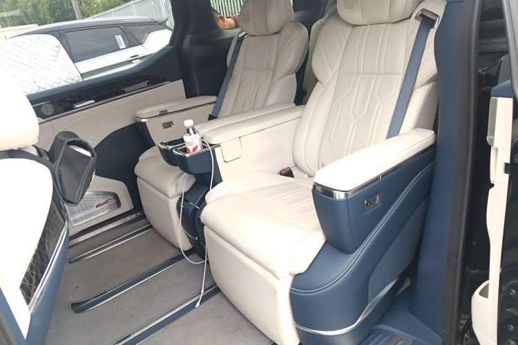 Used Zeekr 009 2022 WE Edition Left Rear Seat