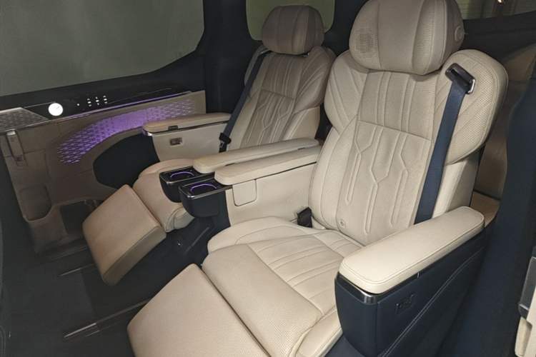 Used Zeekr 009 2022 WE Edition Left Rear Seat